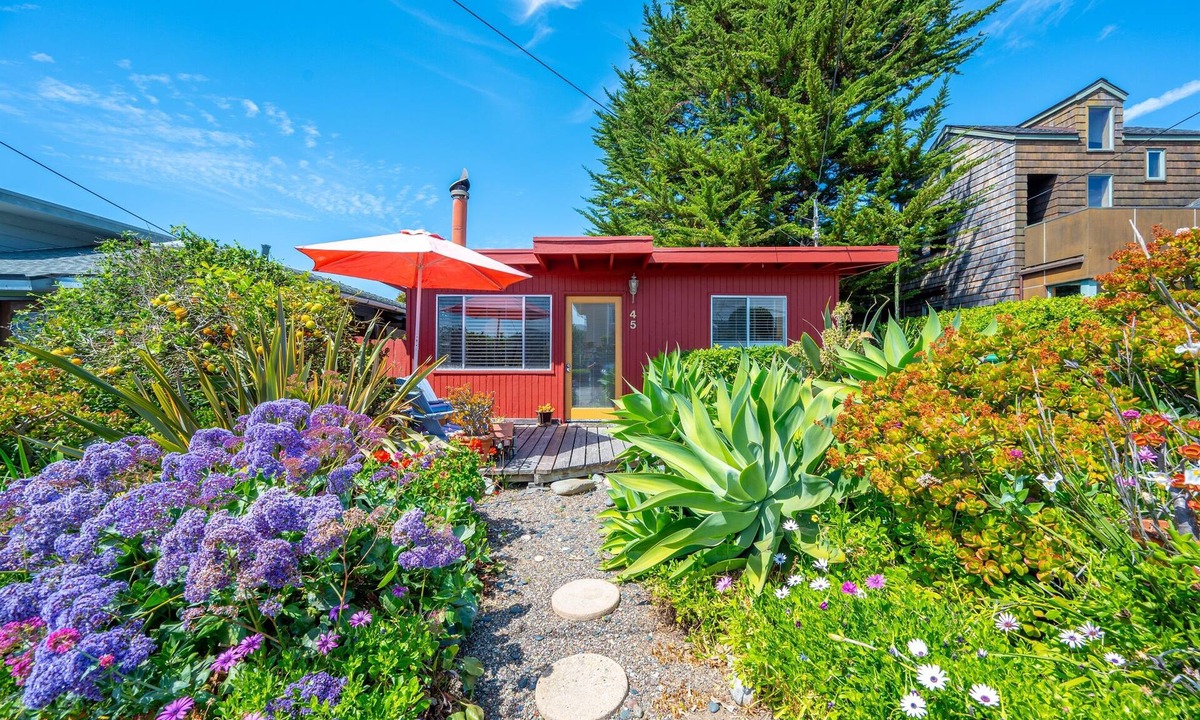 Cayucos House | (059) Decked Out Walking Distance to the Beach
