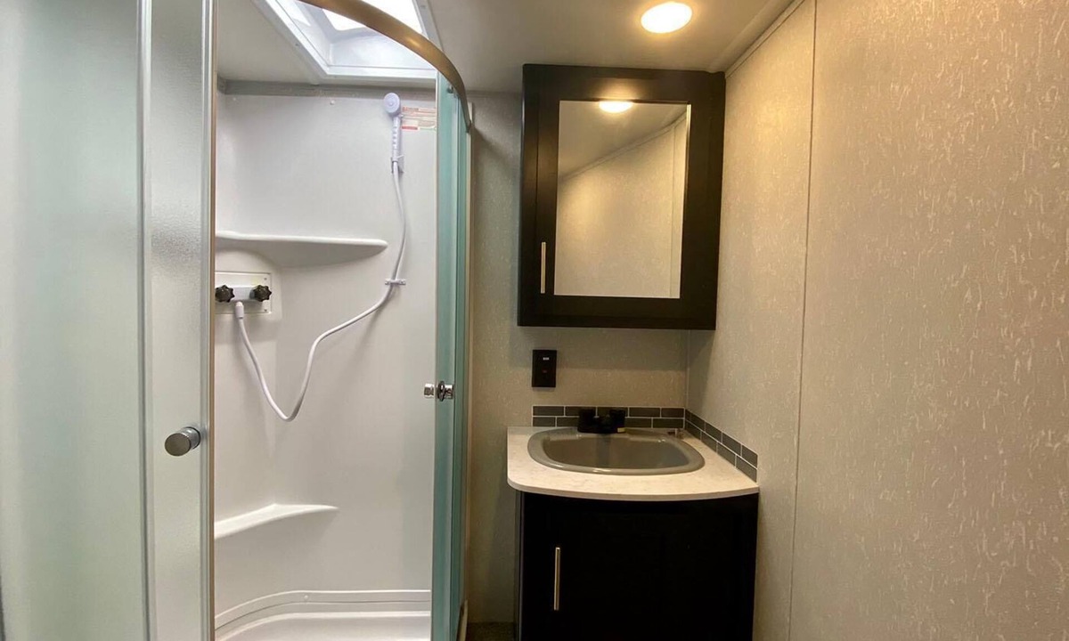 Talent House | 2 separate RV’s with queen-sized beds, dining area, and full kitchen.