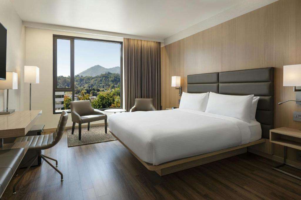 San Rafael Hotel | AC Hotel San Rafael Downtown