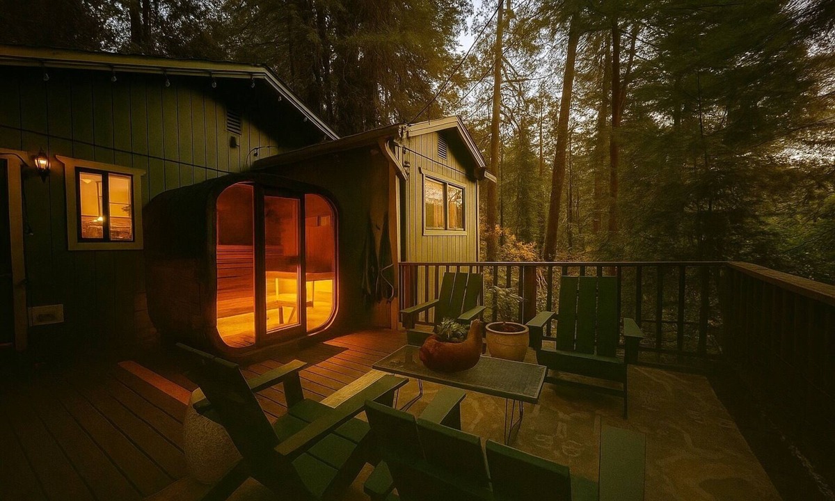 Guerneville Cabin | Artist’s Perch: Modern Redwood Retreat with Outdoor Sauna