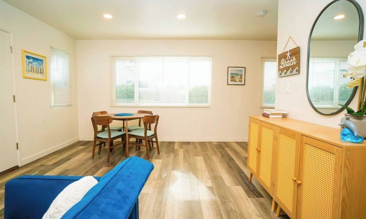 Pacific Beach Apartment | Blocks away from Pacific Beach with a King Bed + PS4