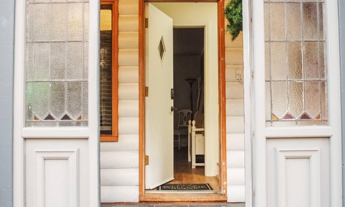 Big Bear City House | Charming mountain large family home in Big Bear. Sleeps 8!