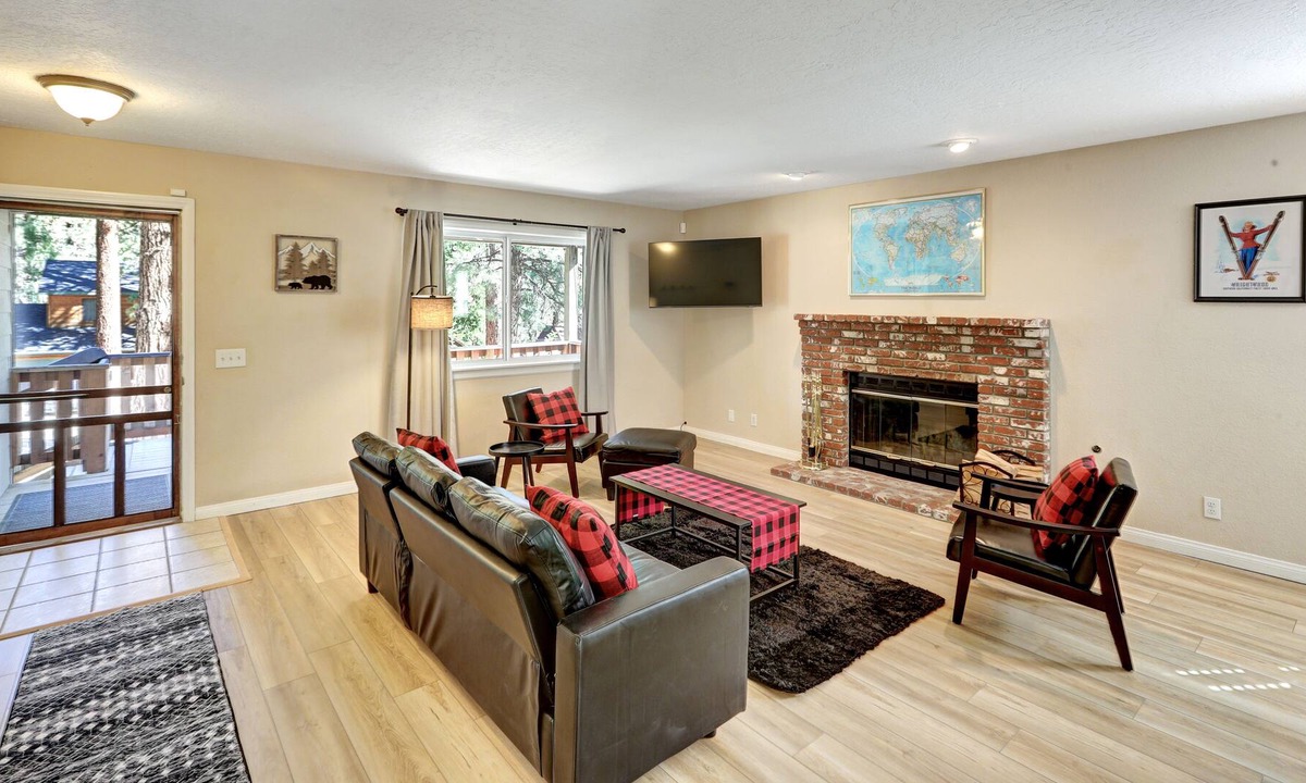 Wrightwood House | Comfy, Modern Mt. Home hosted by Lisa's Lodging