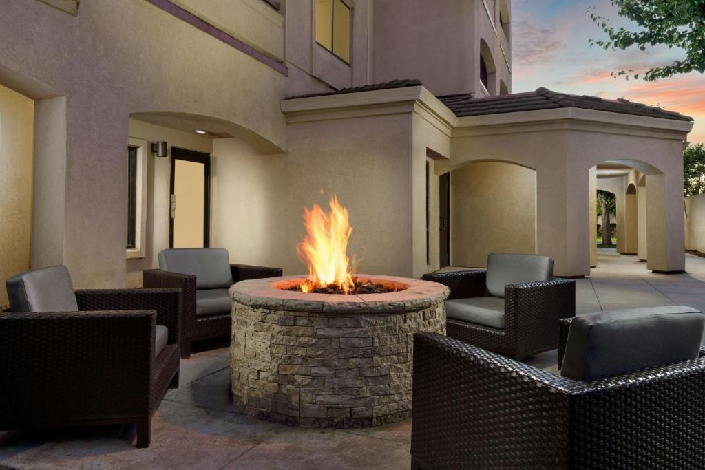 Salinas Hotel | Courtyard By Marriott Salinas Monterey