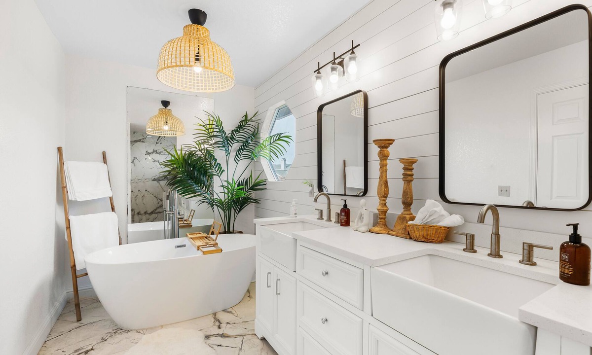 Antelope House | Globetrotters cottage with 2 Queen Master suite, KING SUITE Flexible checking*