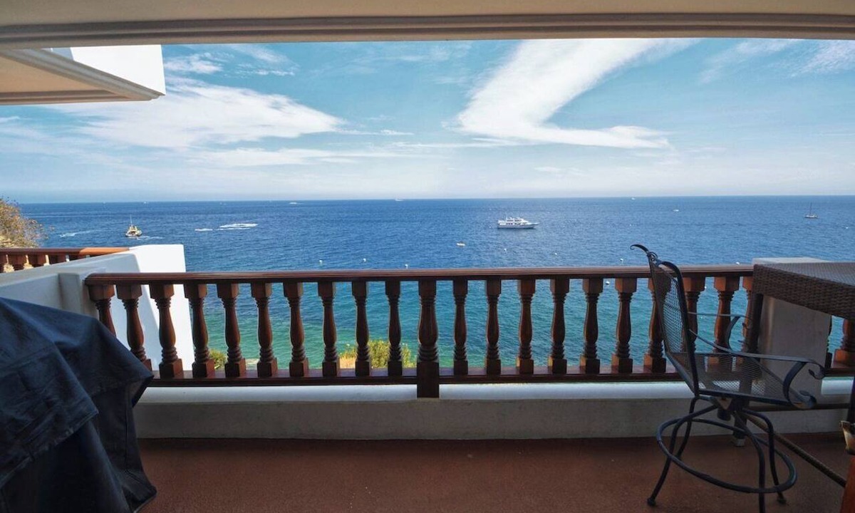 Avalon Condo | Hamilton Cove Oceanfront view 2bd with golf cart