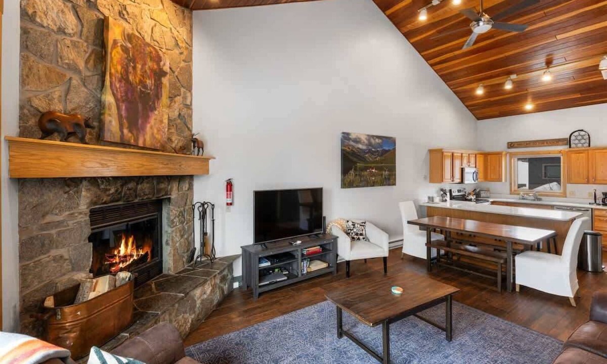 Big Horn Condo | Incredible Ski-Access: 3 Bed Chalet with HotTub