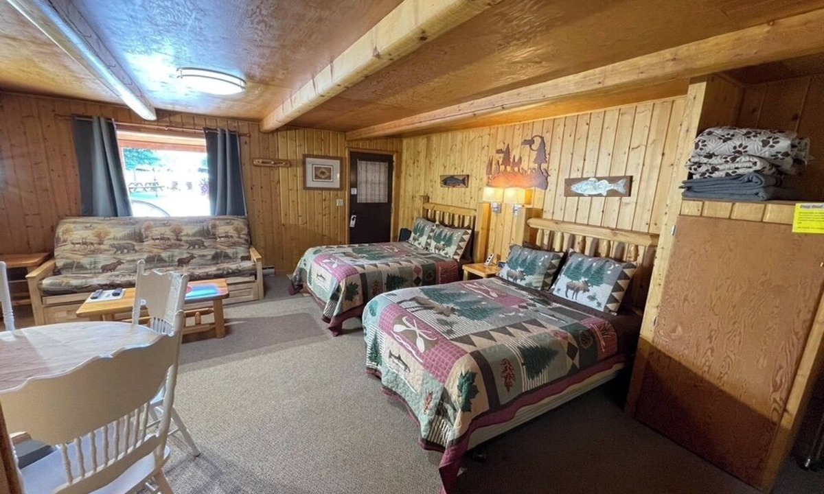 Melrose Hotel | Kitchenette - Spacious Room with Full Kitchen - Melrose MT
