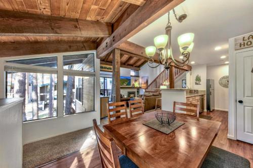 South Lake Tahoe House | Lake Escape LLV#406 Hot Tub Beach & Ski Fireplace Sauna
