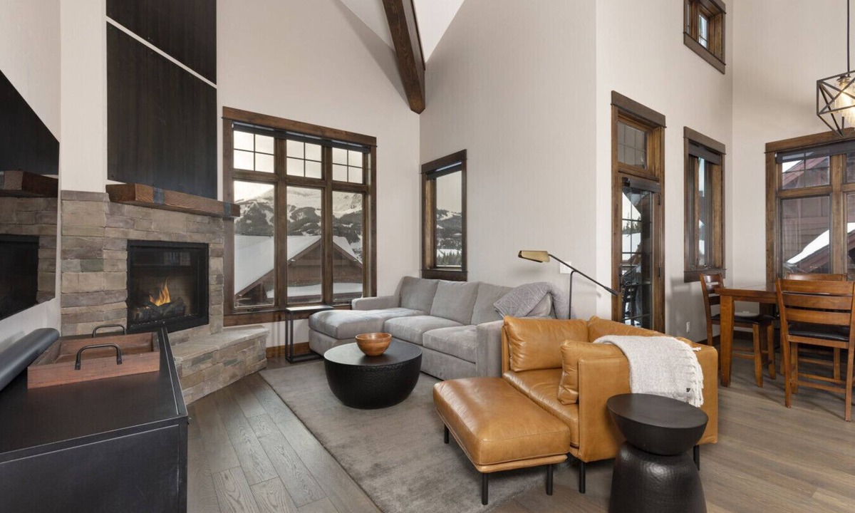 Big Sky Villa | Lone Peak Views - Minutes to Big Sky Resort!