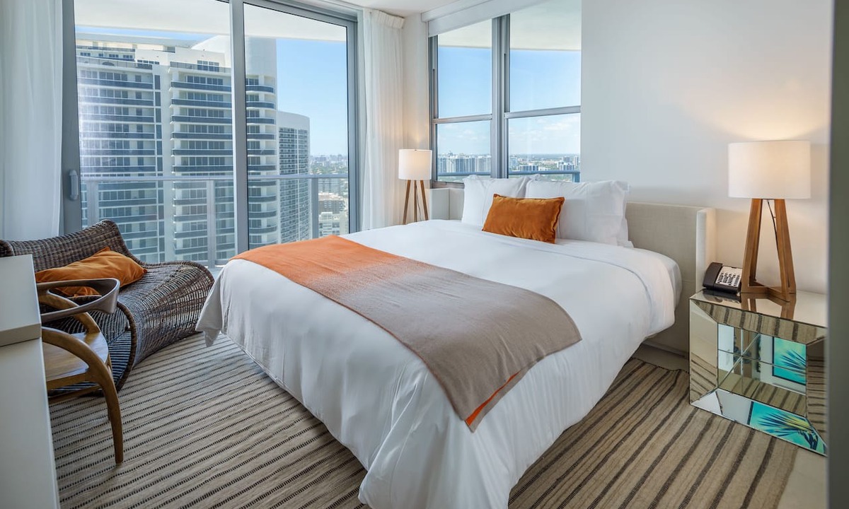 Hollywood South Central Beach Apartment | Luxurios 2B/2B Condo Beachfront Building