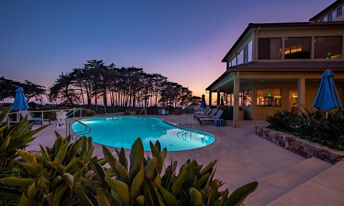Rio del Mar Hotel | Modern Coastal Stay: Pools, Tennis & Fireplace. Minutes to Capitola Village
