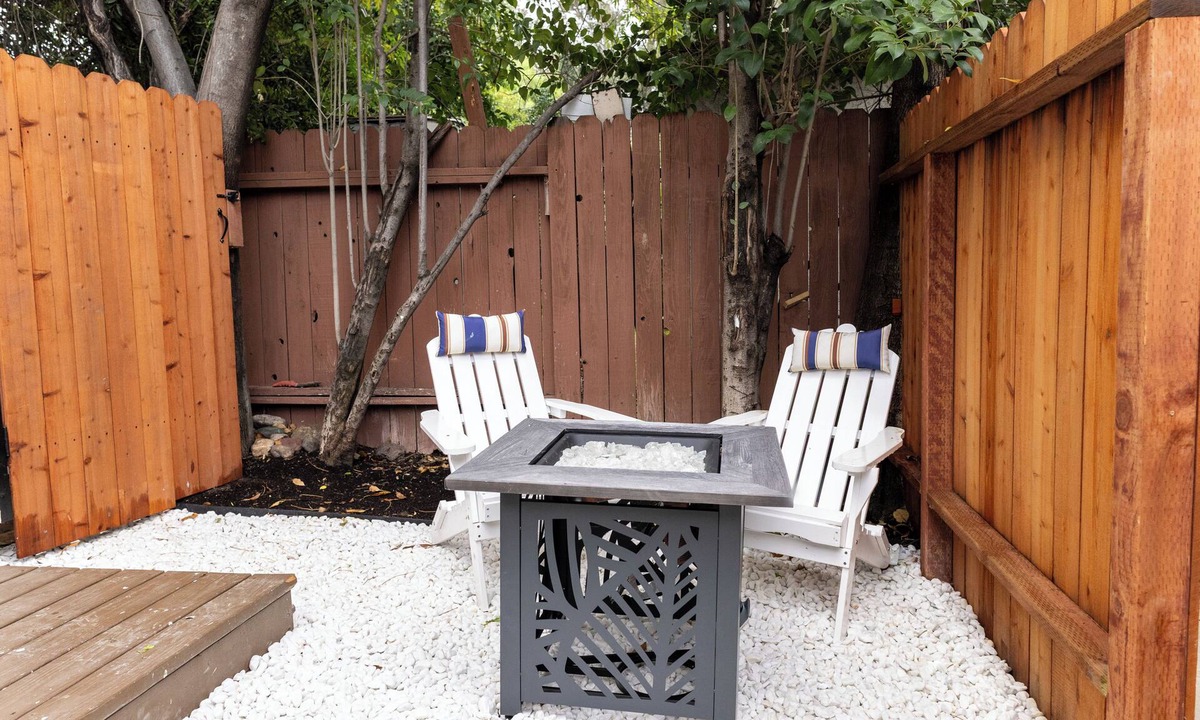 Newhall Apartment | Modern Tiny House Retreat w/Sauna, Fire Pit & Workspace