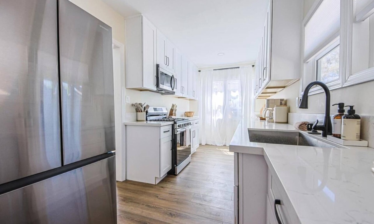 View Park-Windsor Hills Apartment | Modern Comfort 2BD 1Bath Apt near USC and Exposition Park