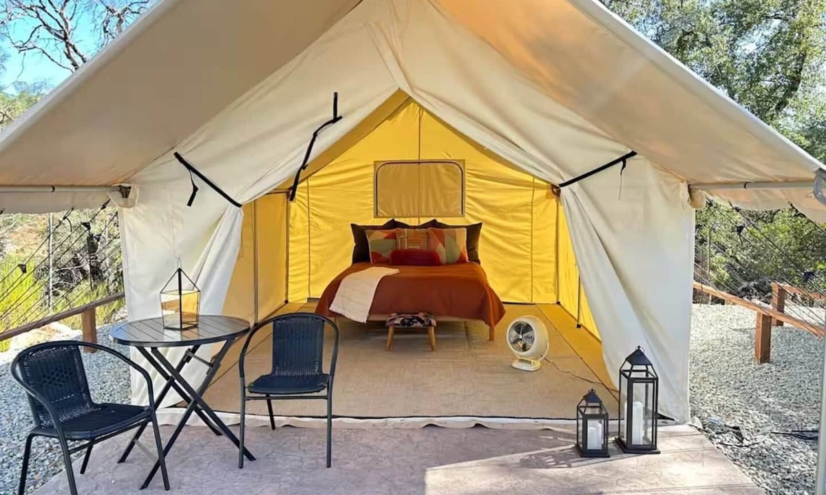 Penn Valley RV Rental | Moonshadow Flat Glamping - Onyx Tent