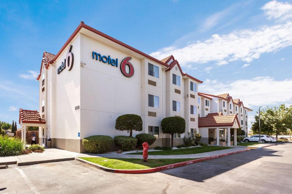 Dixon Hotel | Motel 6-Dixon, CA