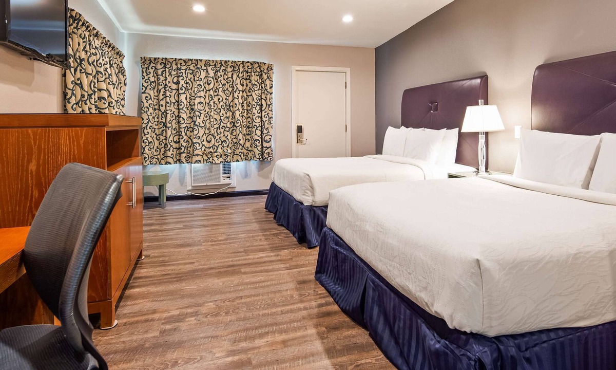 Ridgecrest Hotel | Motel 6 Ridgecrest, CA - China Lake