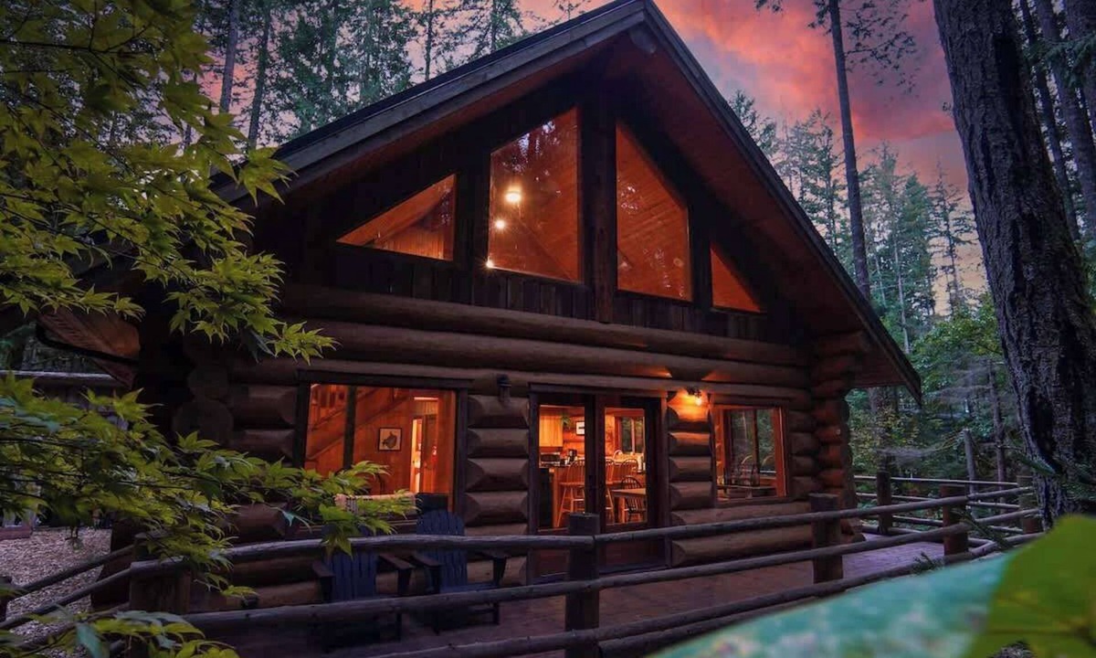 Warnick Cabin | Mt. Baker Log Cabin | Fireplace + Fast WiFi