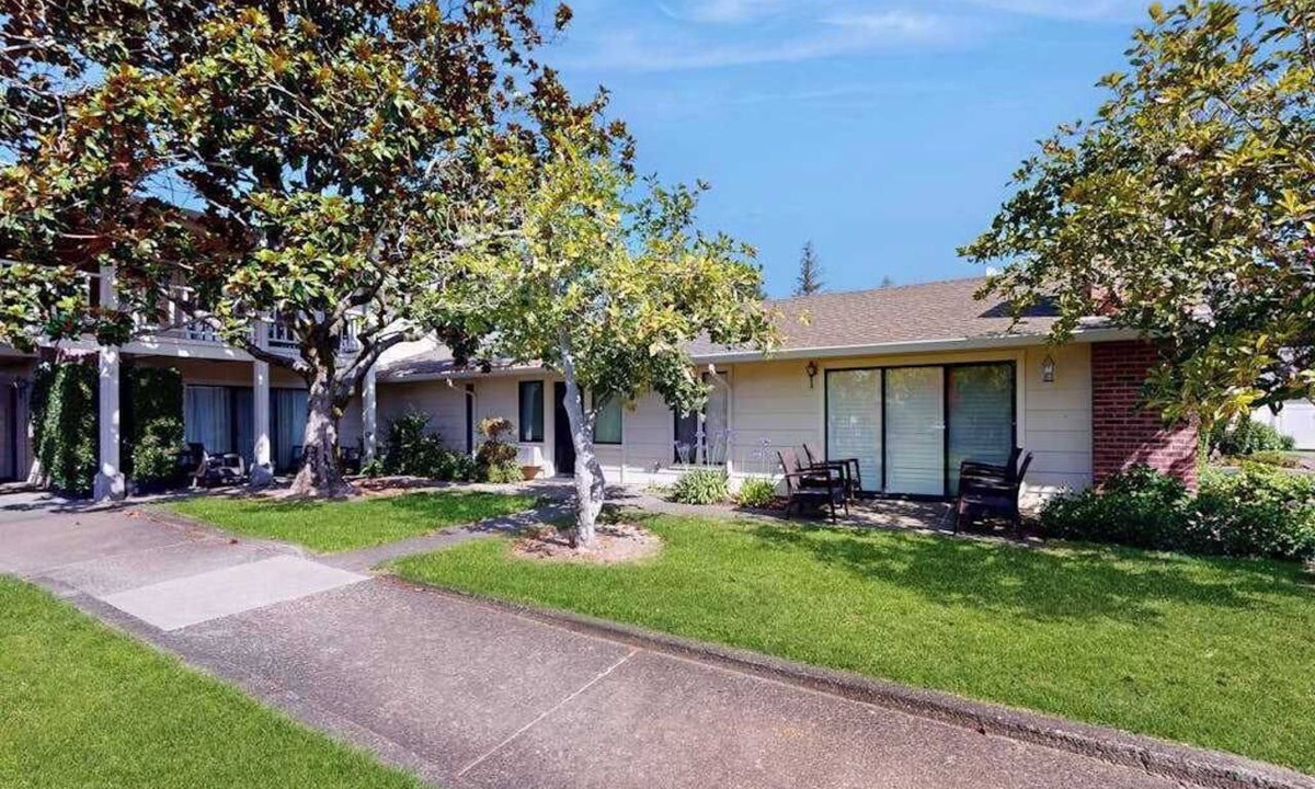 Napa Condo | Napa 2BR Silverado condo — two king suites, fireplace & pool