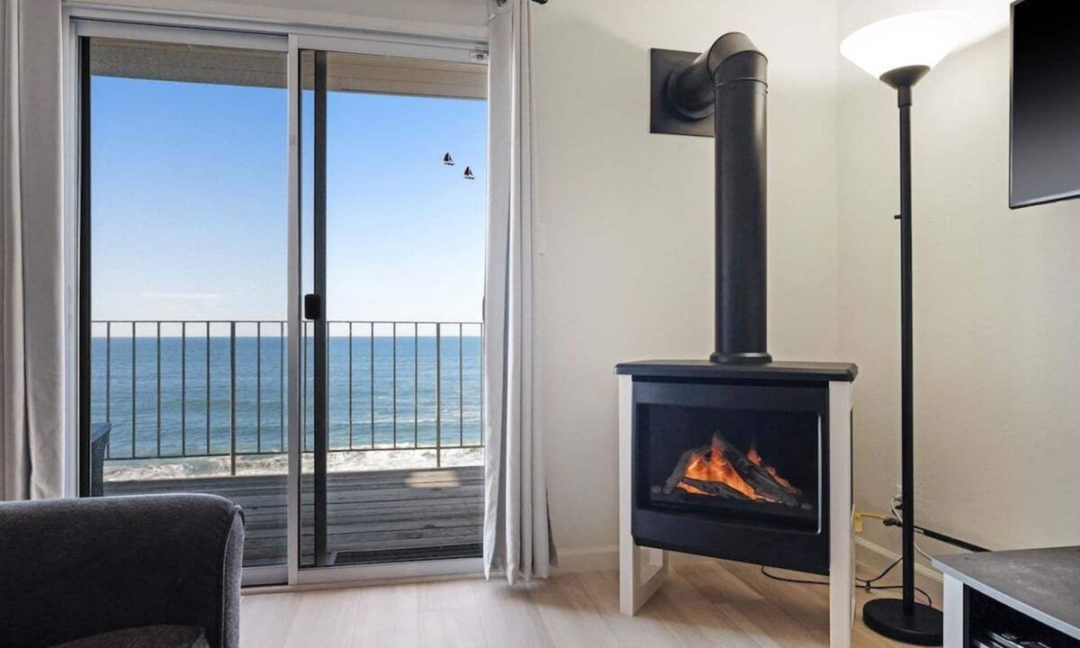 La Selva Beach House | Oceanfront Comfort at The Clam Hut