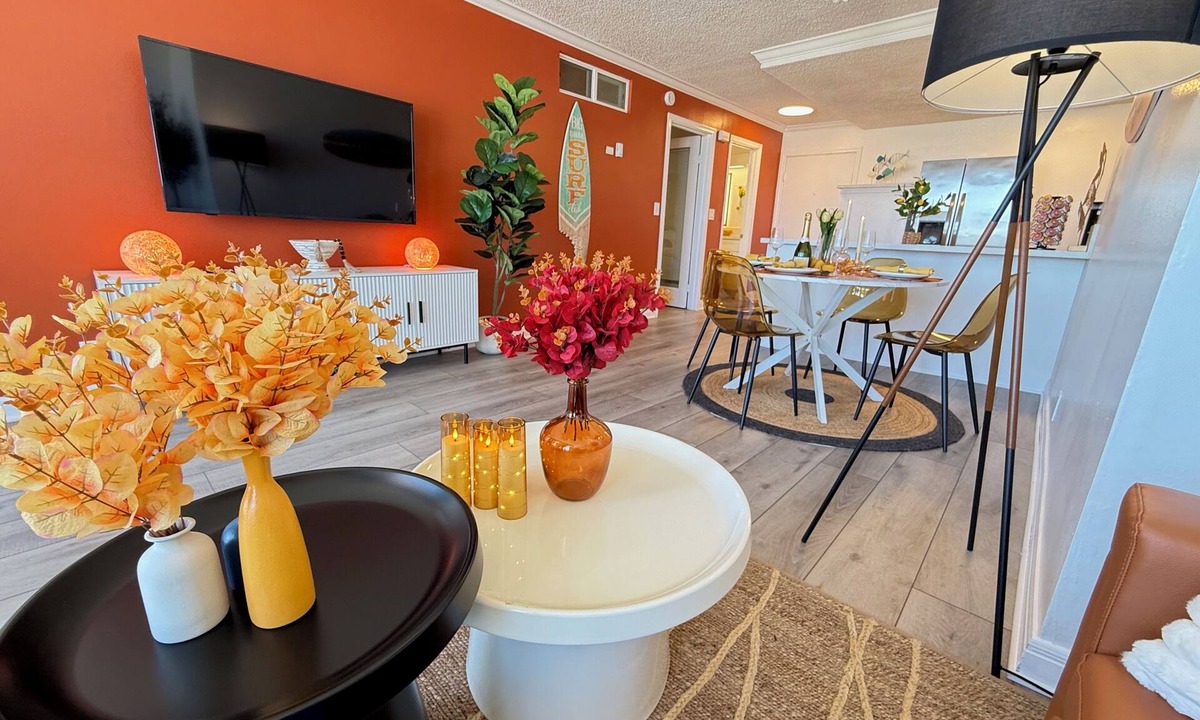 Hermosa Beach Hotel | Oceanfront View 2 BR w Pool & 2 Parking Spaces