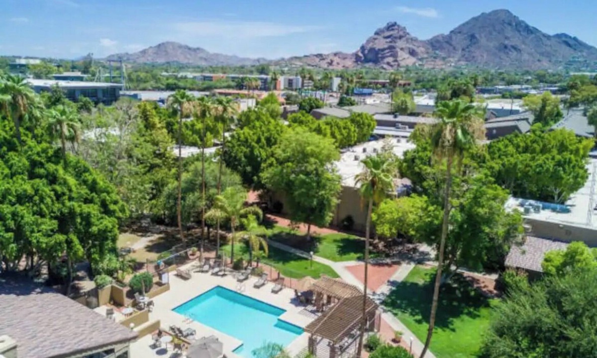 Hacienda Granada Condo | +PRIME LOCATION+ Cozy Condo in Phoenix Arcadia Lite Area.