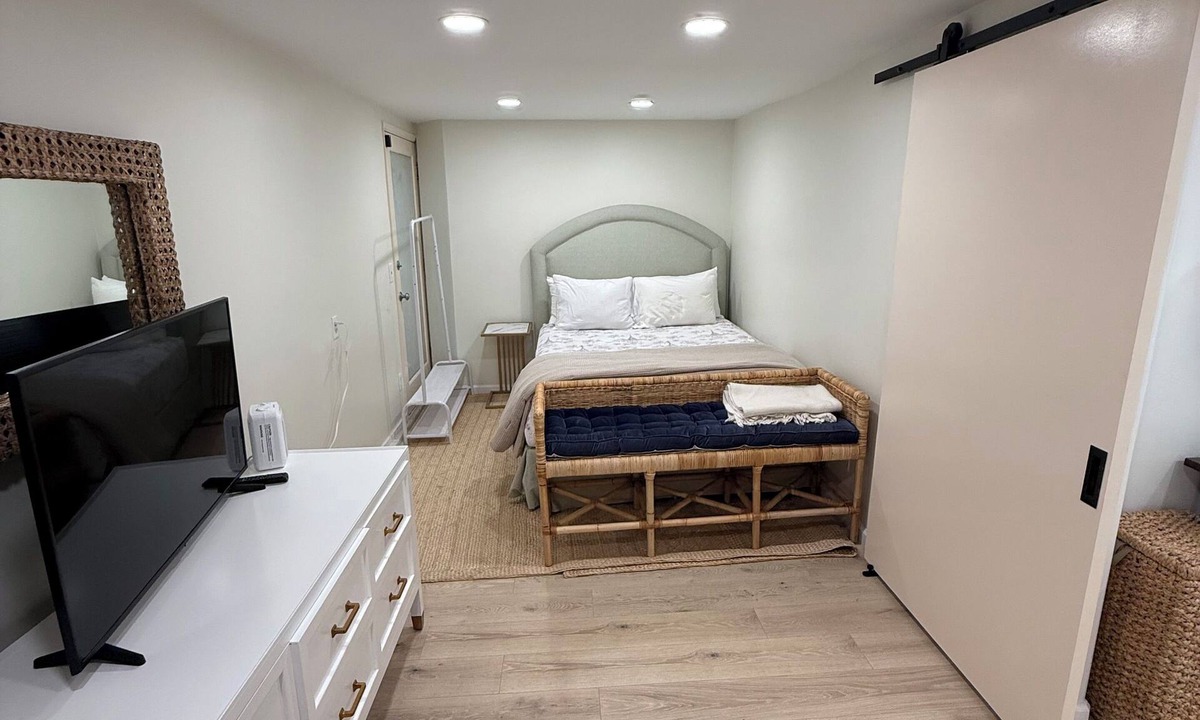 Westside Apartment | private, Kitchenette, AC