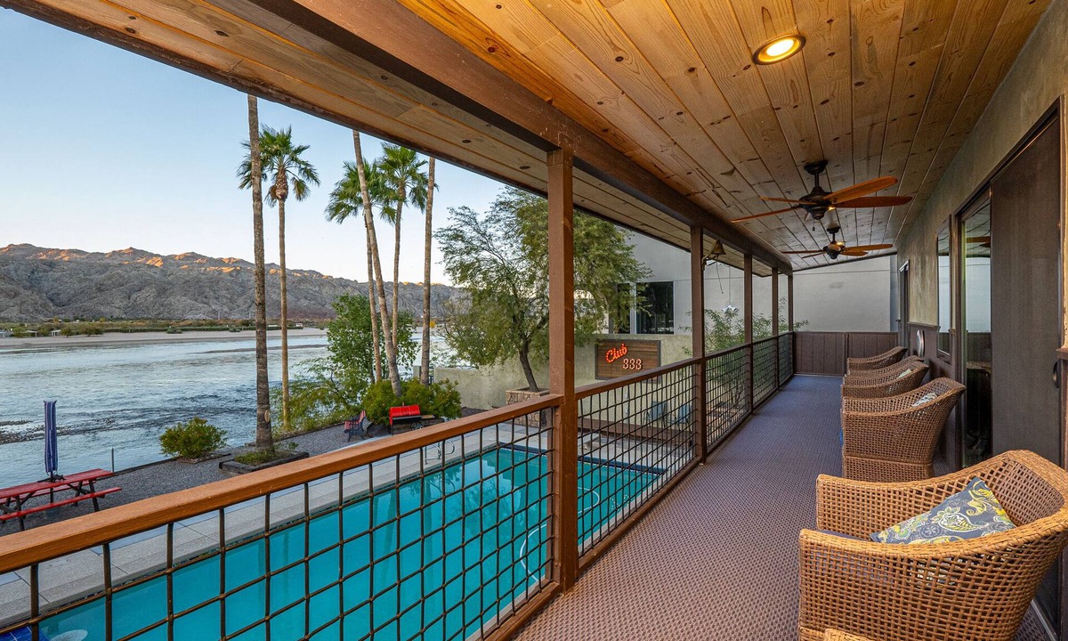Holiday Shores House | Riverfront Home w/Beach & Pool - Club 333