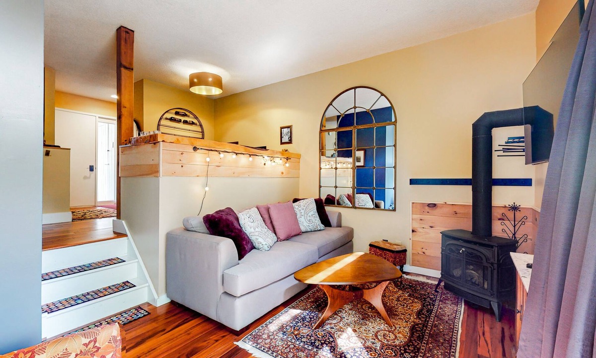 Waitsfield Condo | Secluded condo with pool, tennis court, sauna, & grill access - W/D and AC