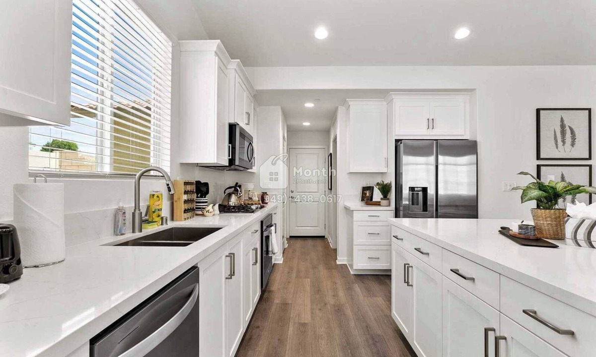 Lancaster House | Spacious Castle on Ave L12 #41796