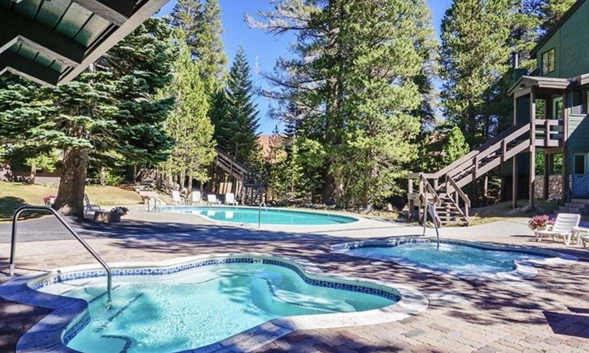 Mammoth Lakes Condo | St. Anton Street View 2-bedroom Condo w/Full Kitchen
