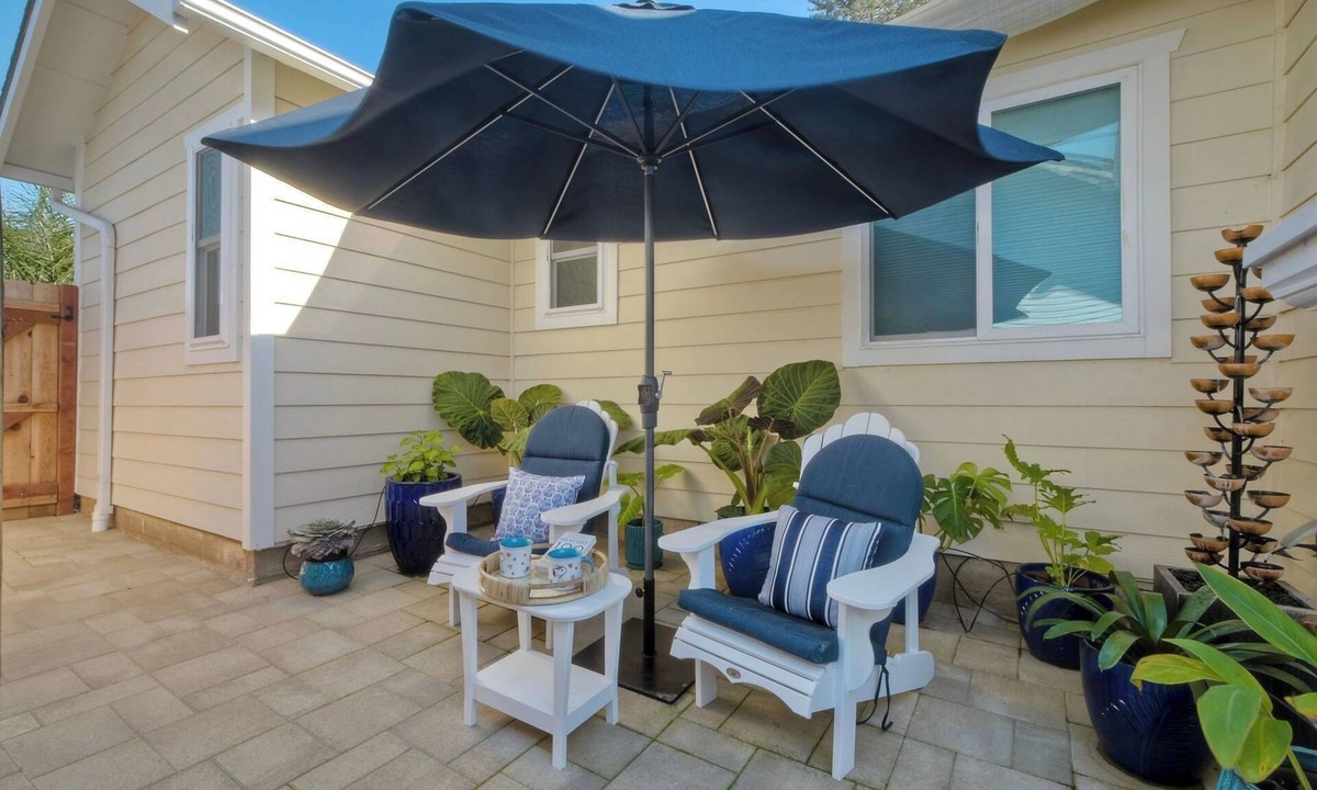 Townsite Condo | Studio condo with AC in charming Oceanside