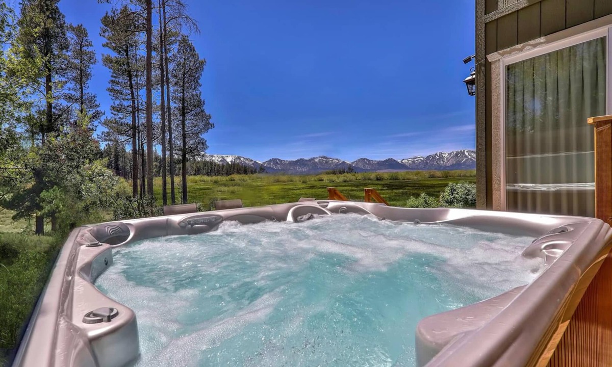 Al Tahoe House | Tahoe Retreat on the Meadow-Hot Tub, Views, A/C