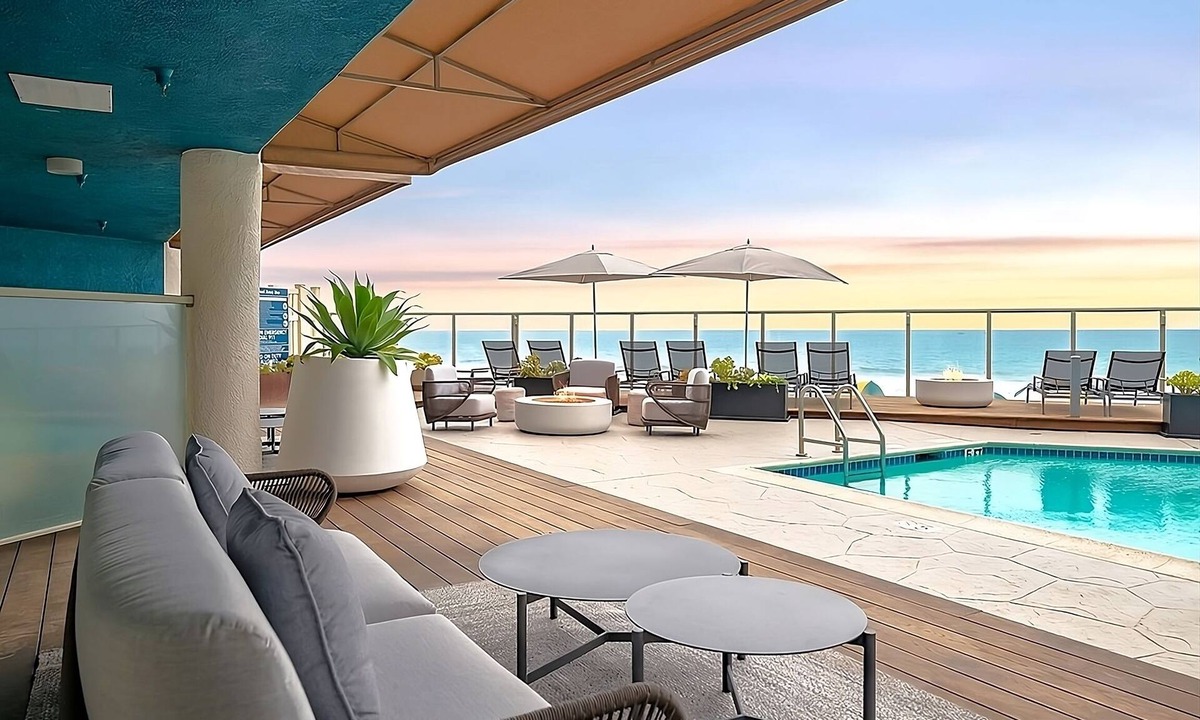 Carlsbad Village Hotel | Ultimate Beach Break in Carlsbad! Two Comfortable Units, Yoga Kit, Pool, Sundeck