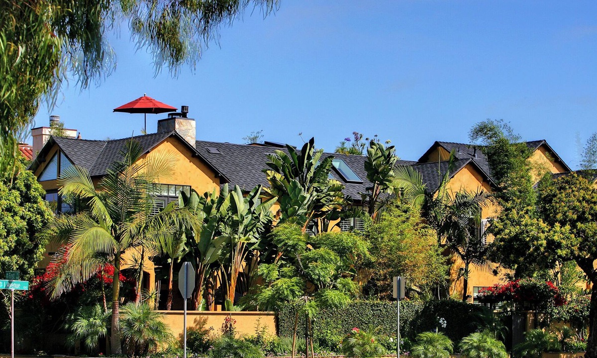 Coronado House | VIEWS! LUXURY! ROOFTOP JACUZZI WITH GOLF-CART &WEEKLY MAID Tuscany on the Bay