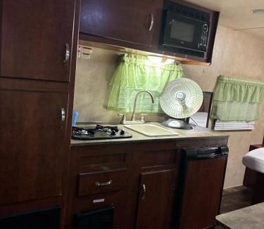 San Bruno Apartment | 平凡三人房