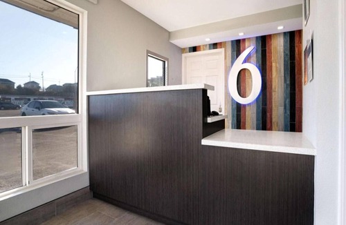 Eureka Apartment | 2 Full Beds | Non-Smoking, Micfridge