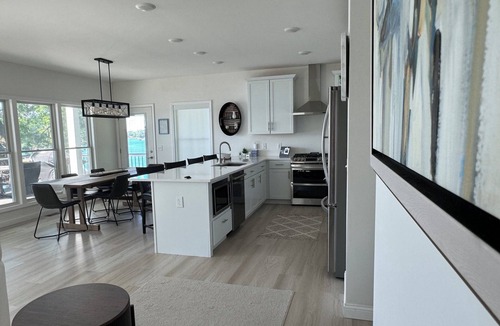 Sister Lakes House | 2024 Luxury Lakefront Escape I Dock/Fire Pit I Sunsets I Magician Lk I Sleeps 14