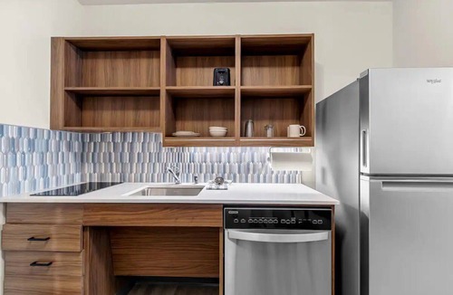 Temecula Hotel | 3 Apartment-Style Suites w/Kitchen near Temecula’s Top Attractions | Pets OK