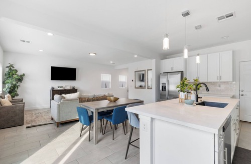Paradise House | 4BR Modern Home Work Remotely in Style Near Strip, Convention & Airport