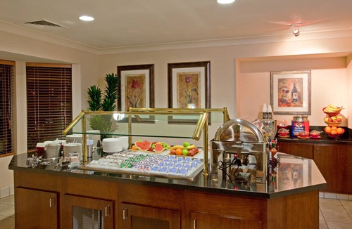 Palmdale Apartment | Accessible Studio w/Walk-In Shower, Palmdale
