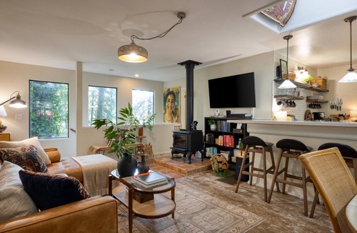 Guerneville Cabin | Artist’s Perch: Modern Redwood Retreat with Outdoor Sauna