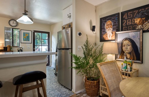 Guerneville Cabin | Artist’s Perch: Modern Redwood Retreat with Outdoor Sauna