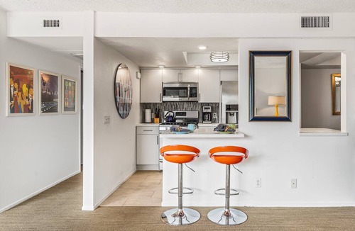 Tahquitz River Estates Condo | Biltmore 2Bed 2Bath Condo 30-Night Minimum