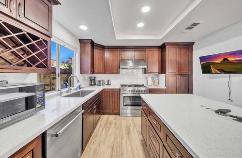 Corona House | Black Oak Haven｜Mainfloor Bedroom｜Garage｜Pet Friendly｜Walk In Closets #42144