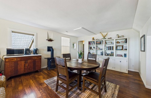 Shelter Cove Apartment | Black Sands Escape- Ocean and Range Views- Comfort