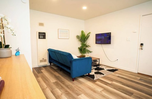 Pacific Beach Apartment | Blocks away from Pacific Beach with a King Bed + PS4
