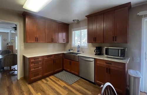 Black Bart House | Blue Black Bart - Brand new kitchen + sweetest owners!