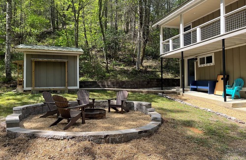 Blue Ridge Cabin | Blue Ridge Riverfront Cabin 2-Level Deck Sleeps 8