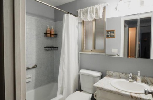 Midvale Apartment | Bright and Peaceful Apt in Midvale